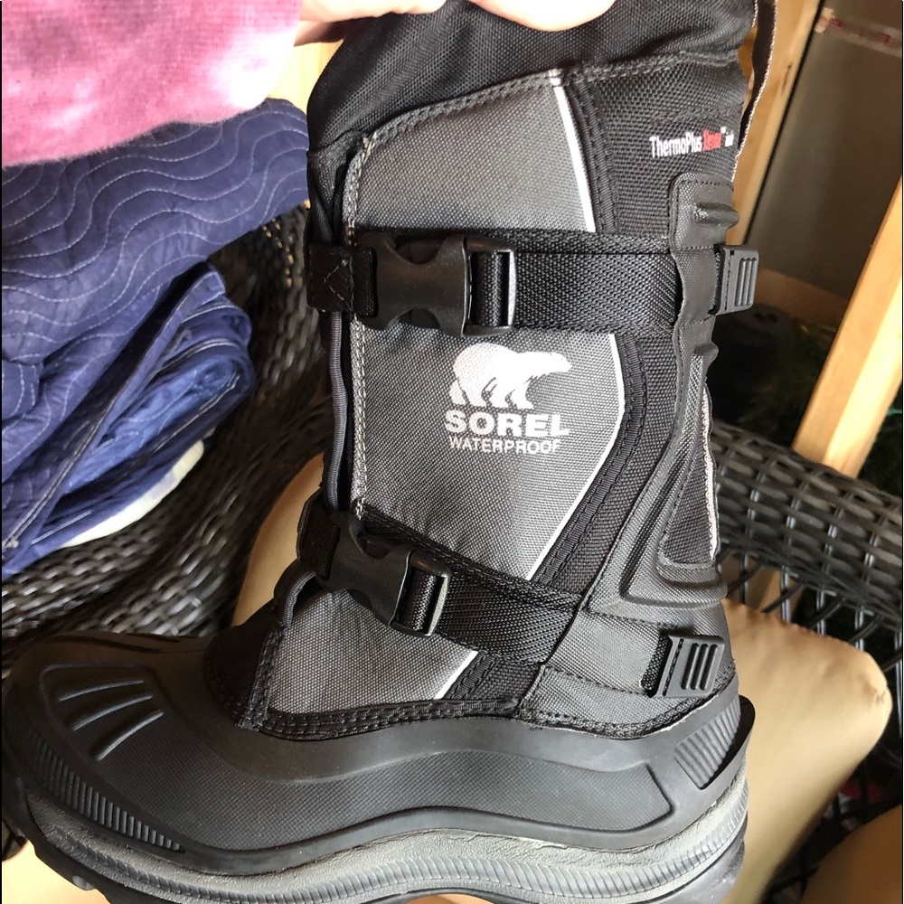 BRAND NEW SOREL- ALPHA TRAC BUCKLE SZ 8